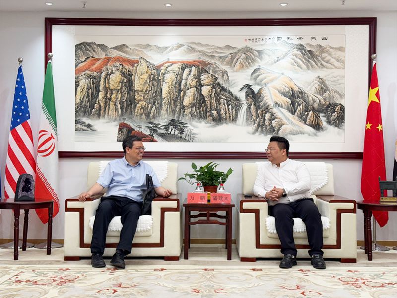 深化產(chǎn)學(xué)研融合｜紅旗區(qū)委常委、組織部部長(zhǎng)萬(wàn)鵬，區(qū)人社局局長(zhǎng)許娟一行赴乾坤環(huán)保調(diào)研人才建設(shè)工作